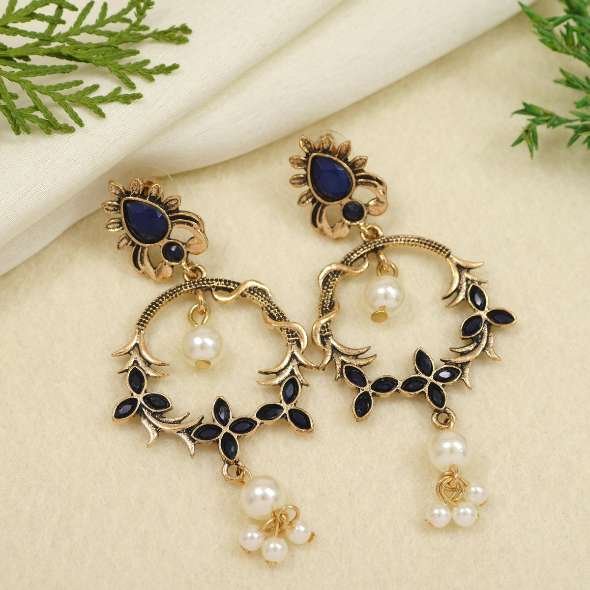 Lustrous Pearl Grace Antique Gold/Silver Plated Earring