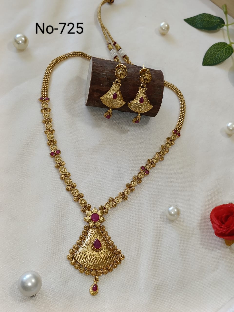 Antique Necklace Set