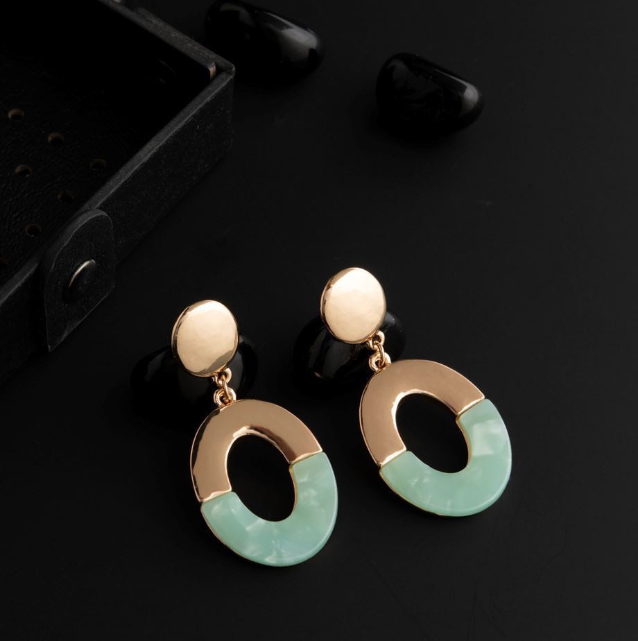Gold Plated Oval Shaped Acrylic Fashion Indo Western Earring