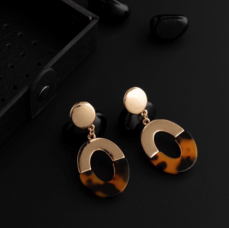 Gold Plated Oval Shaped Acrylic Fashion Indo Western Earring