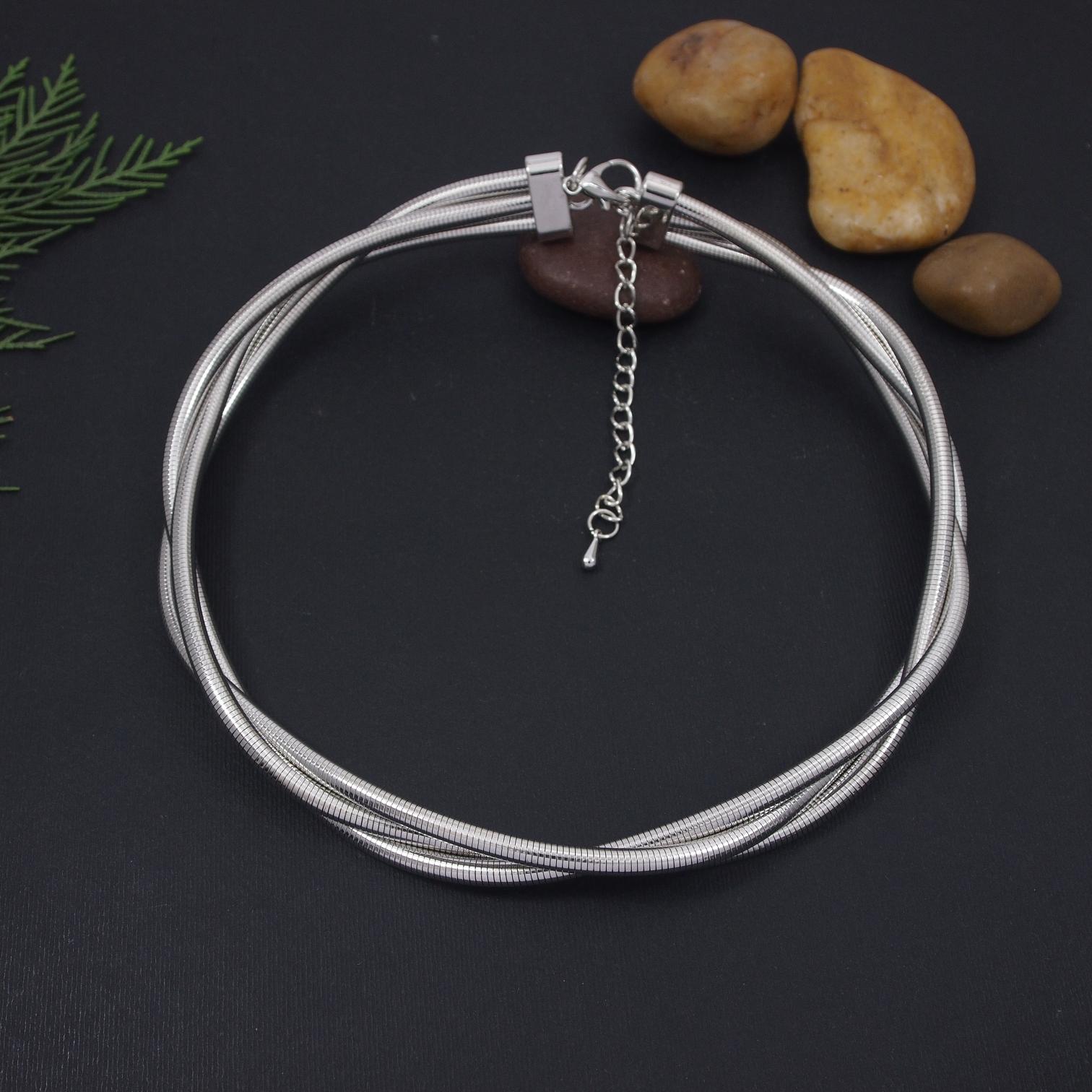 Twisted Western Modern Necklace