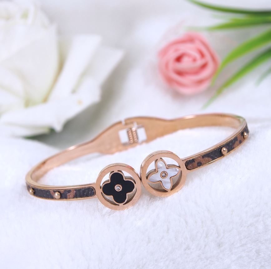 Stainless Steel Gold/Rosegold Plated Clover Design Kada