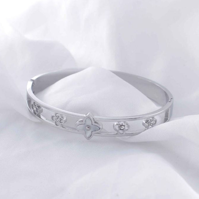 Stainless Steel White Shell Flower Design Kada