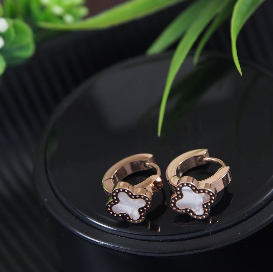 Stainless Steel Gold/Rosegold Plated White Shell Clover Hoops Earring